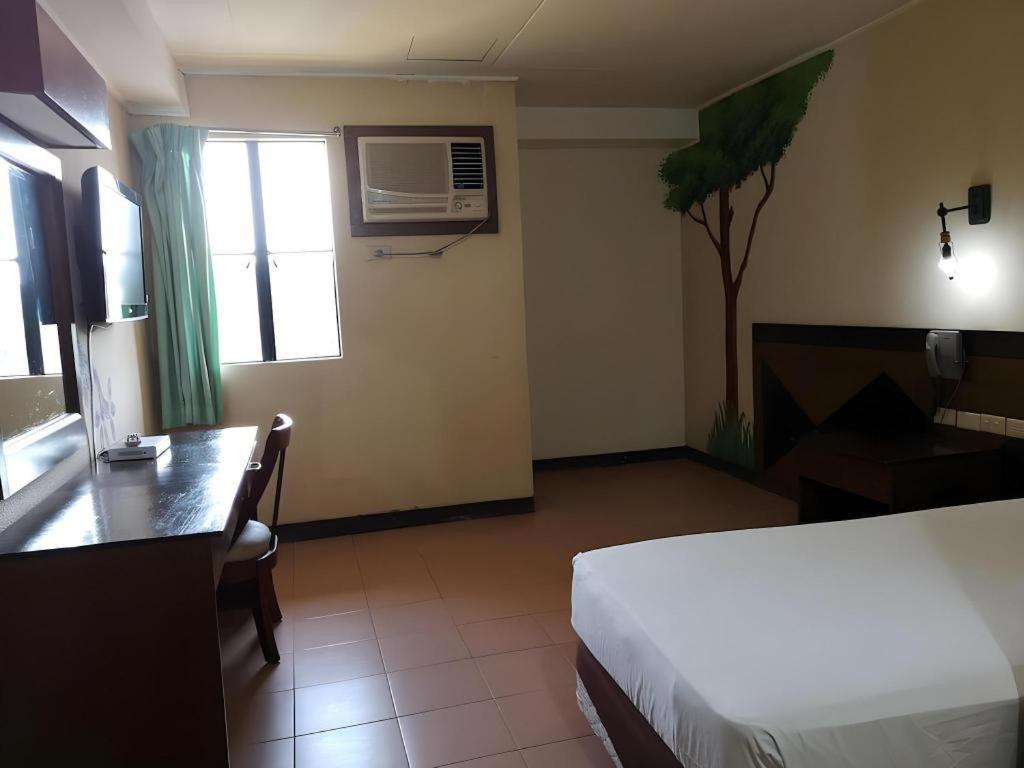 Country Village Hotel Cagayan de Oro Exteriör bild