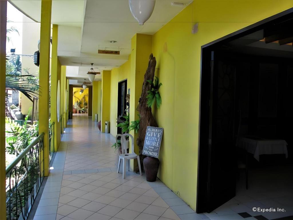 Country Village Hotel Cagayan de Oro Exteriör bild