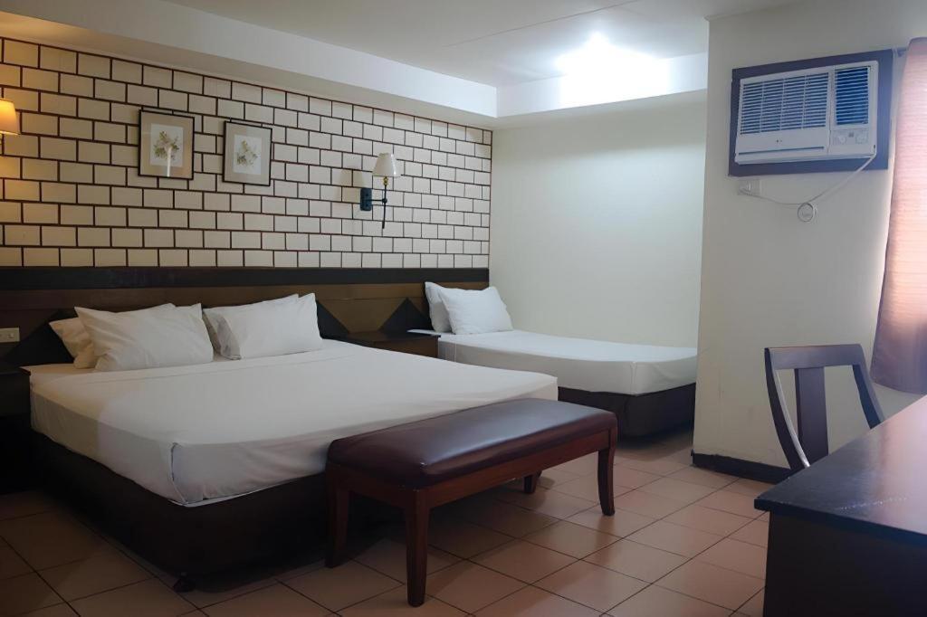 Country Village Hotel Cagayan de Oro Exteriör bild