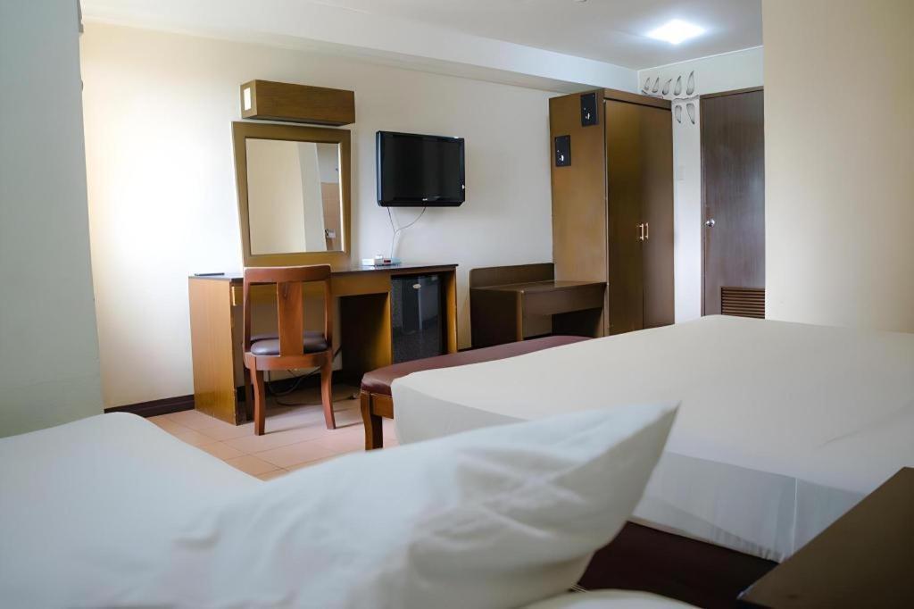 Country Village Hotel Cagayan de Oro Exteriör bild