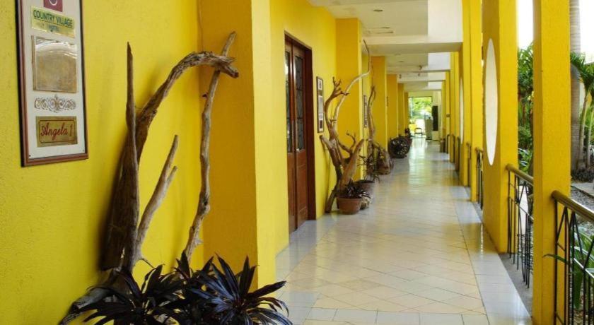 Country Village Hotel Cagayan de Oro Exteriör bild