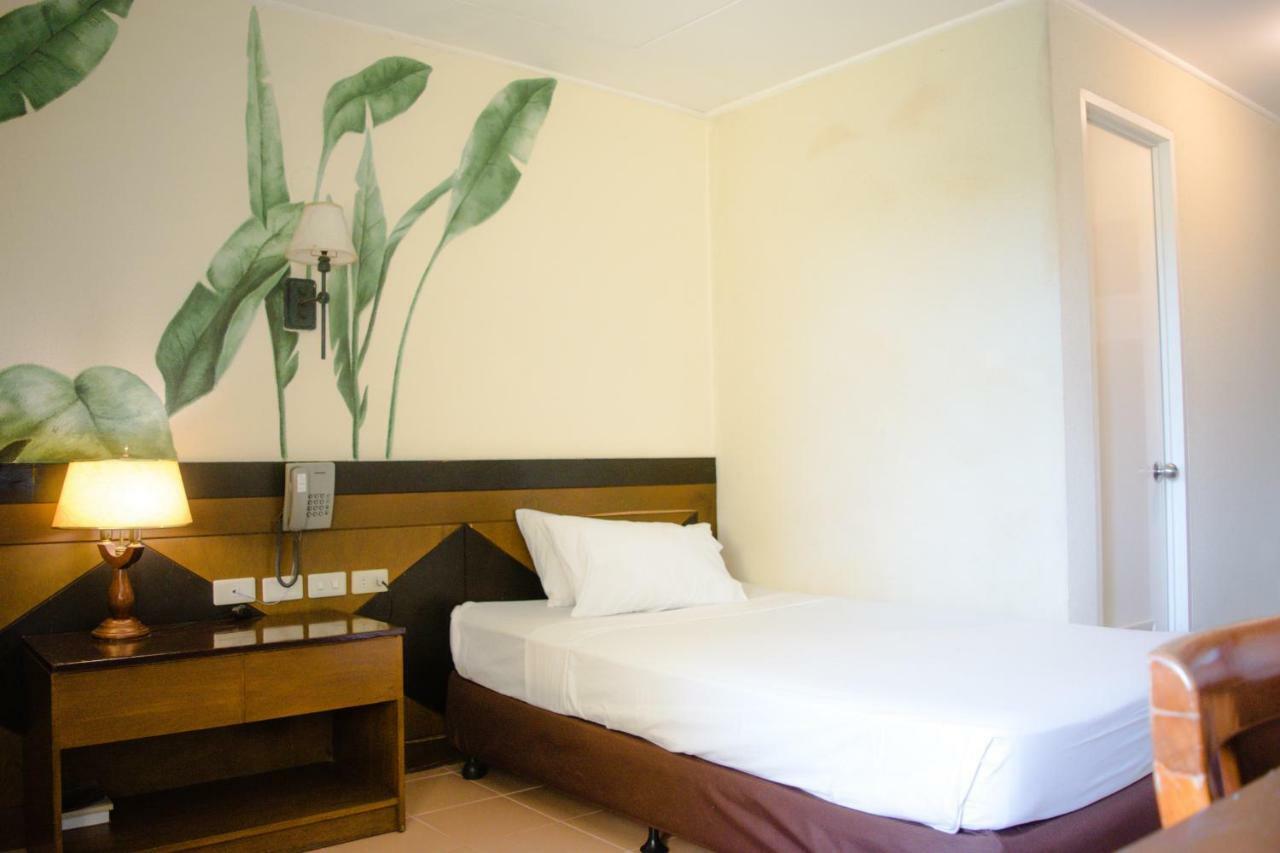 Country Village Hotel Cagayan de Oro Exteriör bild
